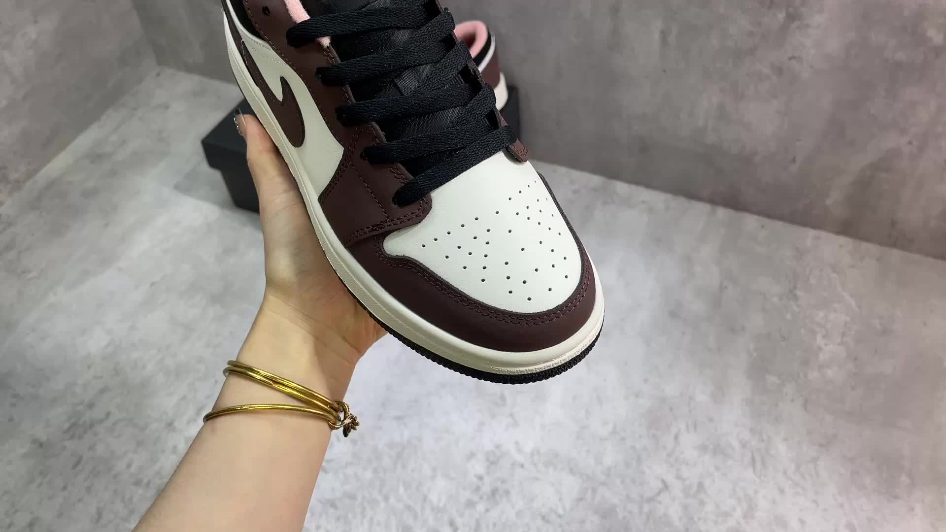 Air Jordan-Women Shoes Code: XS6515 $: 75USD