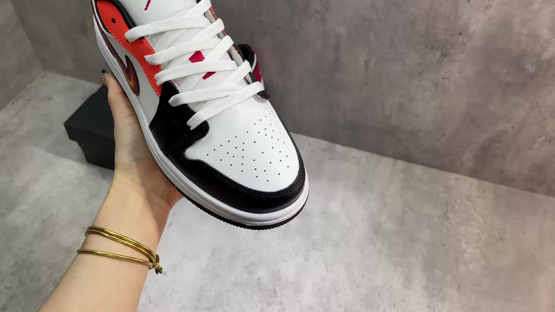 Air Jordan-Women Shoes Code: XS6512 $: 75USD