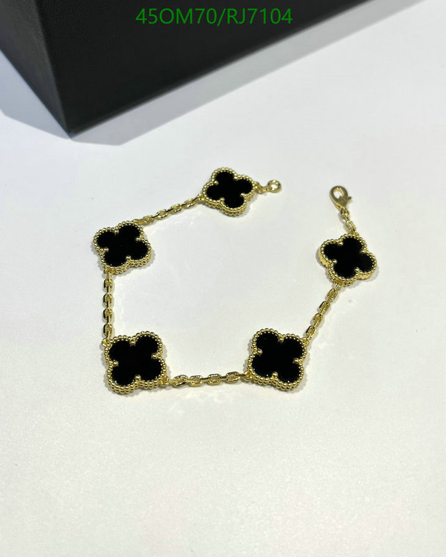 Van Cleef & Arpels-Jewelry Code: RJ7104 $: 45USD