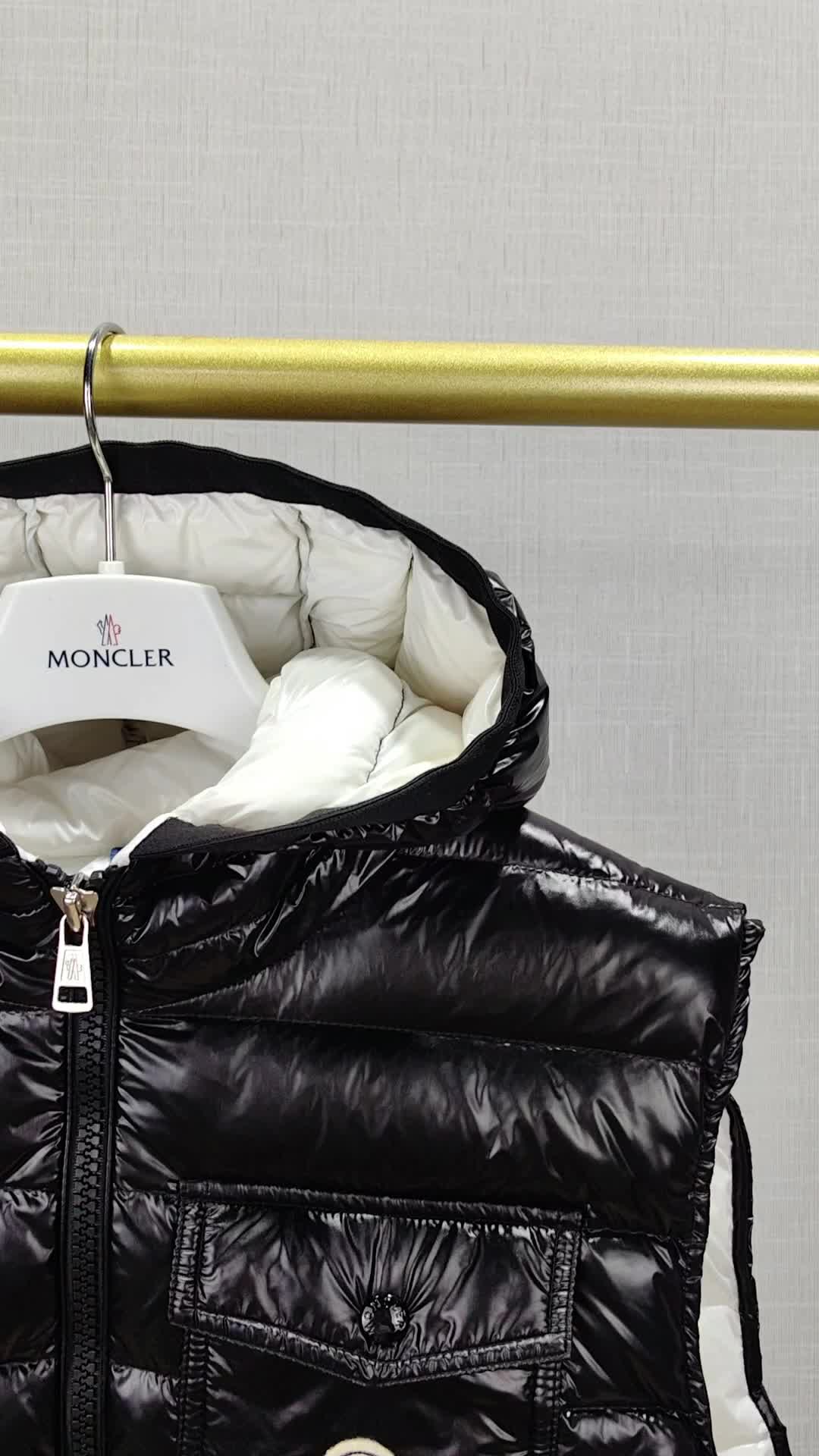 Moncler-Down jacket Men Code: QC2745 $: 139USD