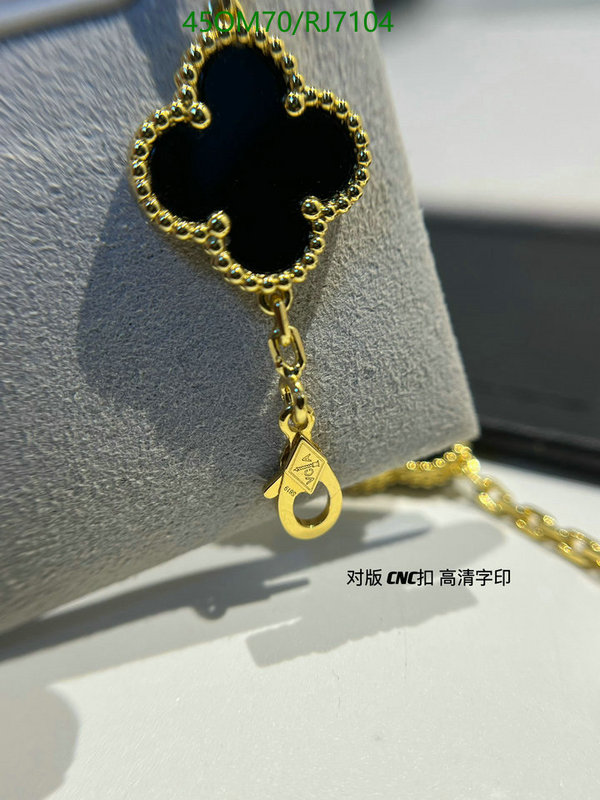 Van Cleef & Arpels-Jewelry Code: RJ7104 $: 45USD