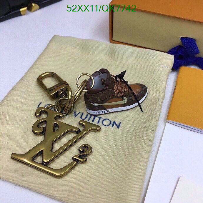 LV-Key pendant Code: QK7742 $: 52USD