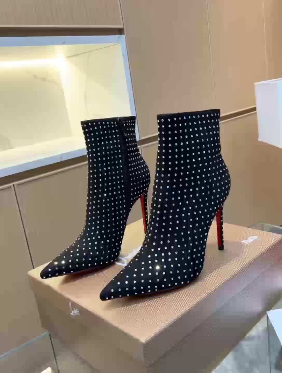 Christian Louboutin-Women Shoes Code: US569 $: 149USD