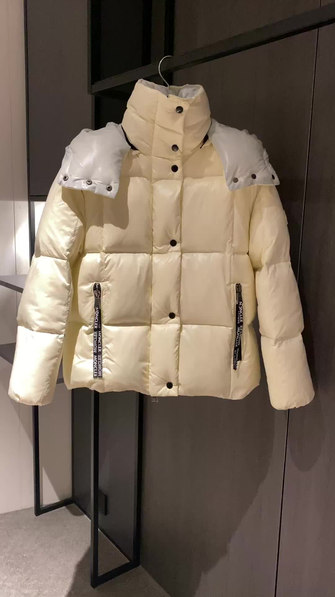 Moncler-Down jacket Women Code: UC474 $: 169USD