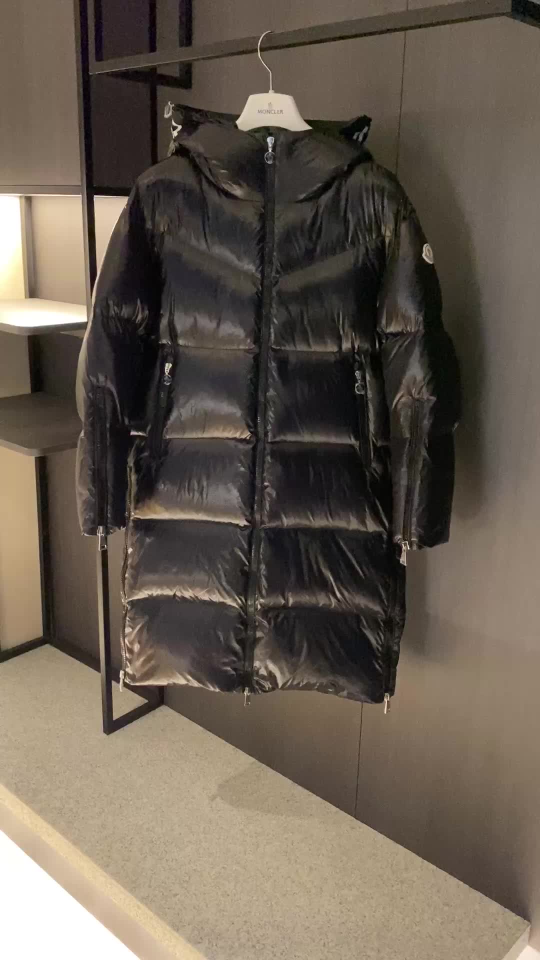 Moncler-Down jacket Women Code: UC473 $: 215USD