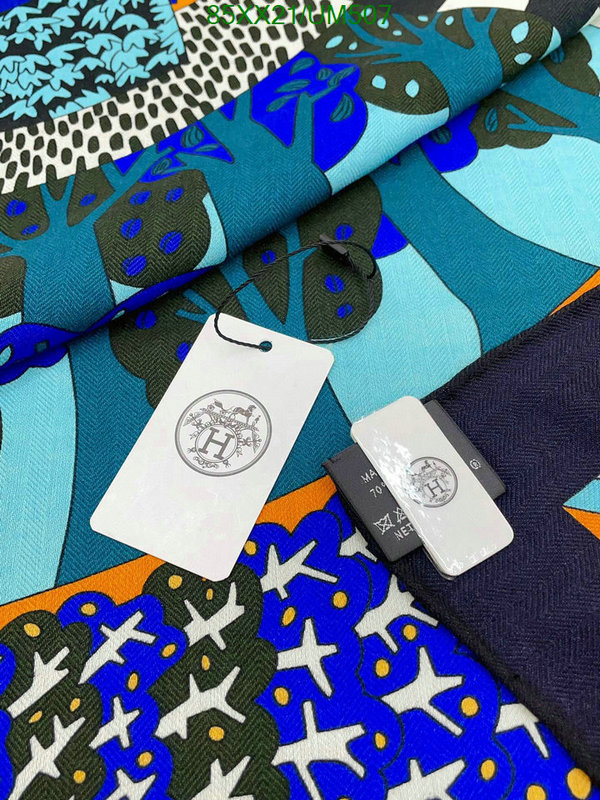 Hermes-Scarf Code: UM507 $: 85USD