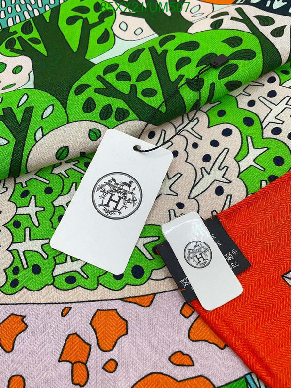 Hermes-Scarf Code: UM507 $: 85USD