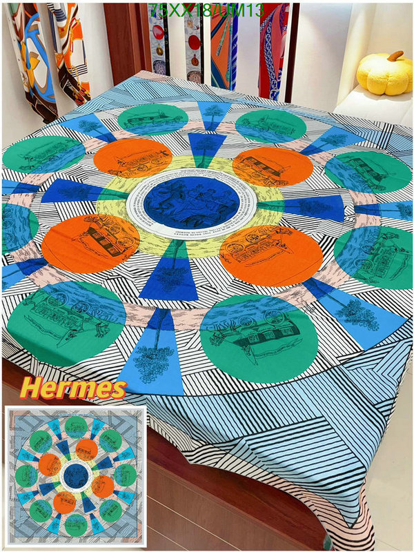 Hermes-Scarf Code: UM13 $: 75USD