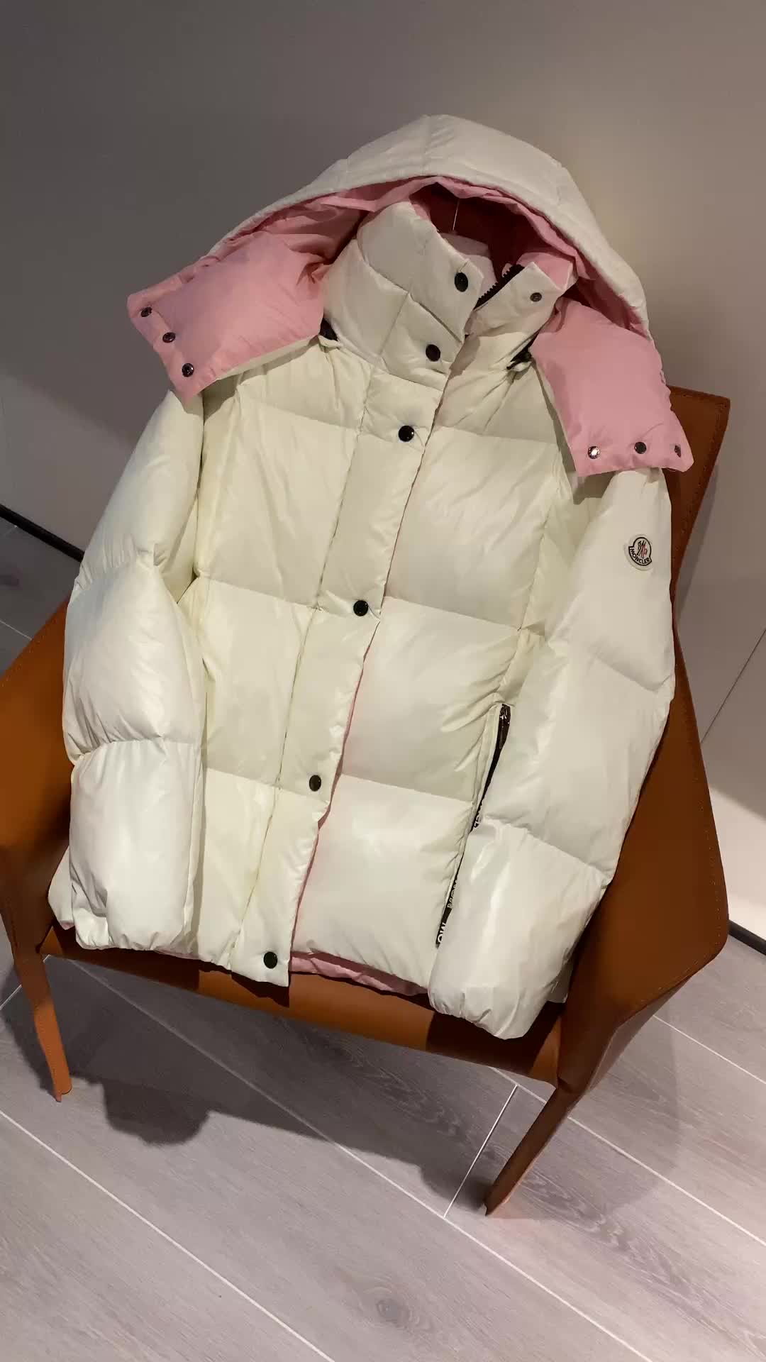 Moncler-Down jacket Women Code: UC474 $: 169USD