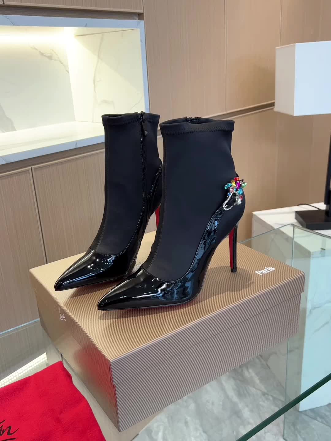 Boots-Women Shoes Code: US566 $: 129USD