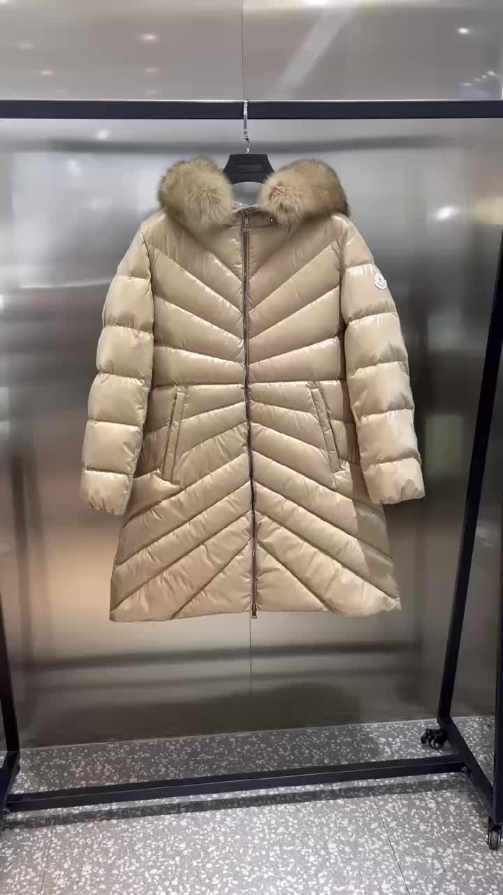 Moncler-Down jacket Women Code: UC467 $: 239USD