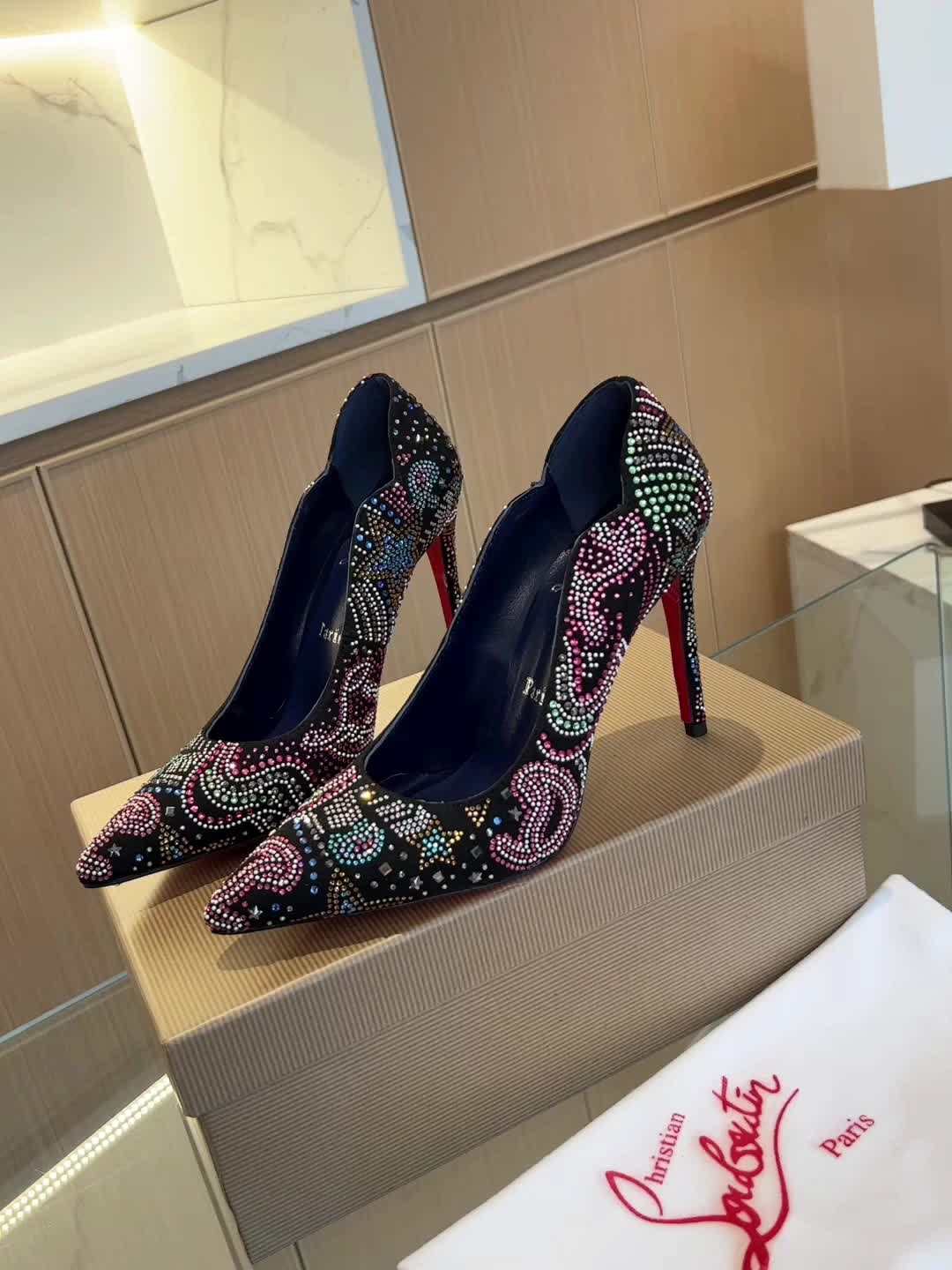 Christian Louboutin-Women Shoes Code: US564 $: 149USD