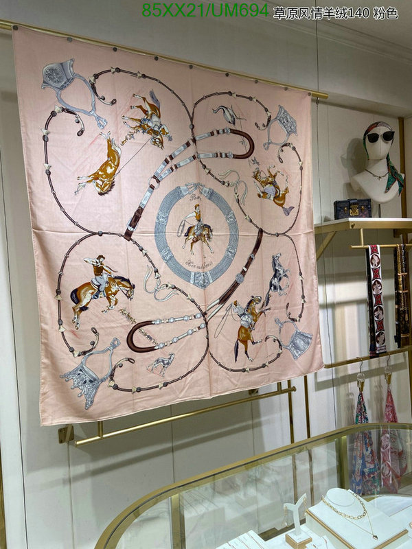 Hermes-Scarf Code: UM694 $: 85USD