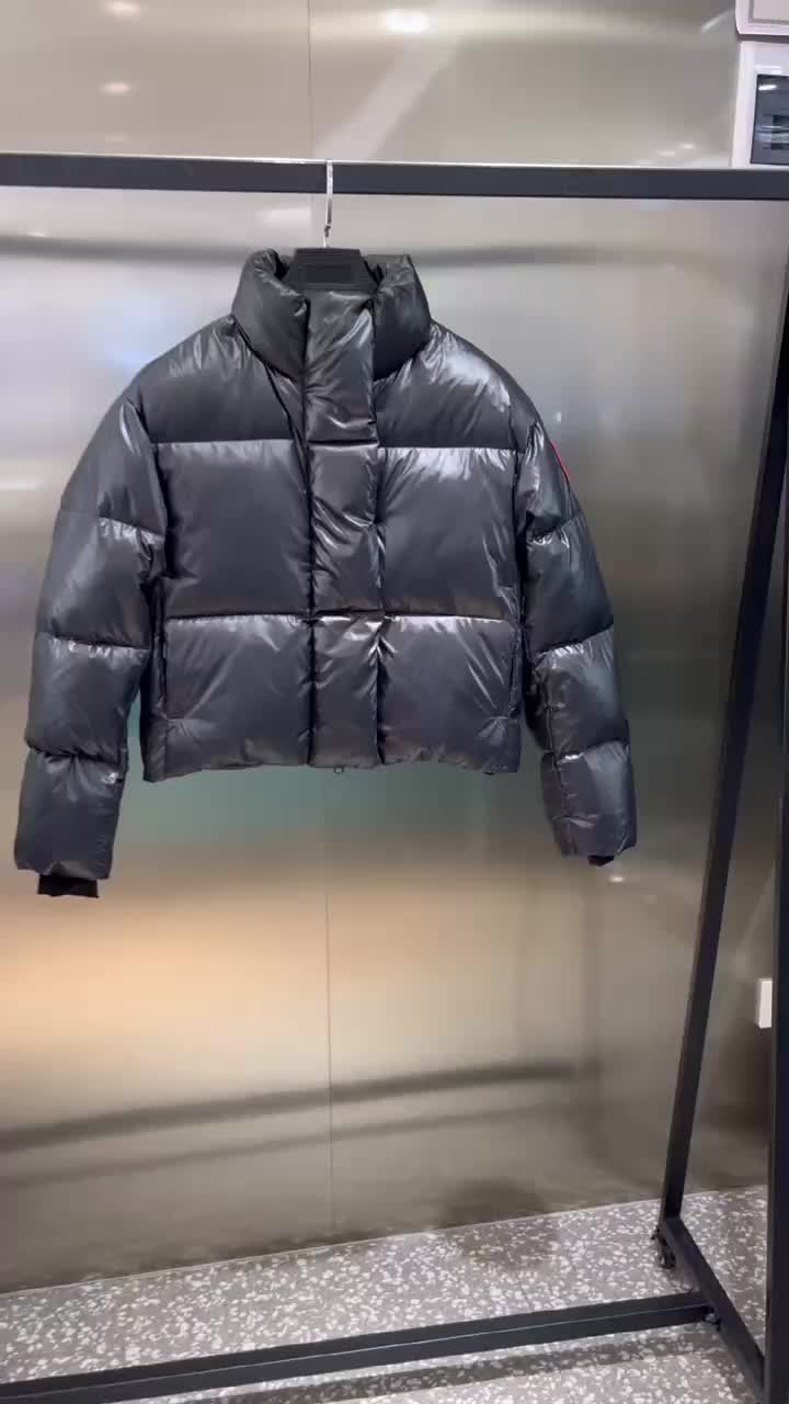 Canada Goose-Down jacket Women Code: QC304 $: 195USD