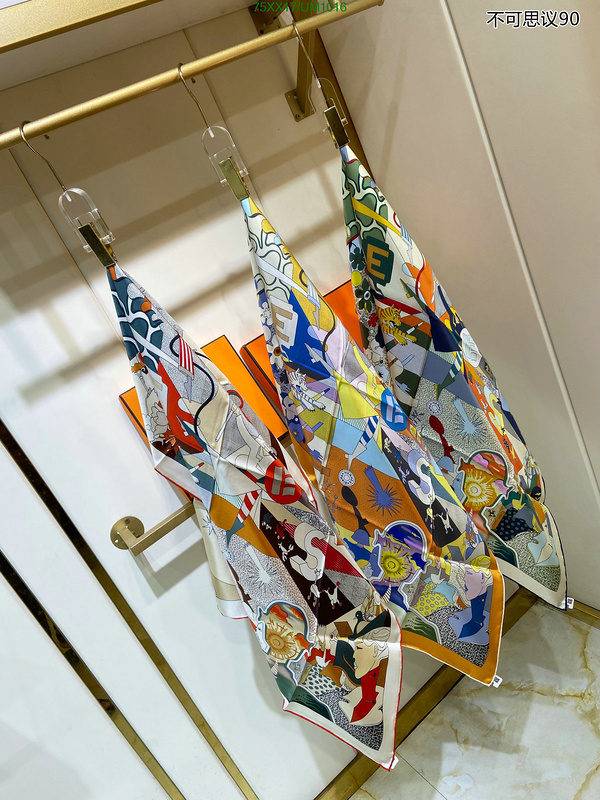 Hermes-Scarf Code: UM1016 $: 75USD