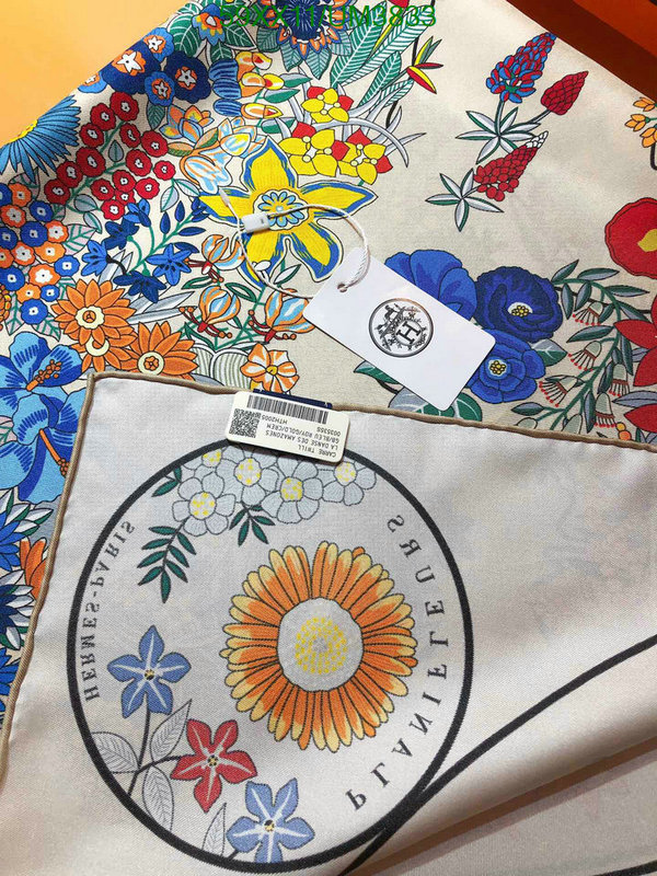 Hermes-Scarf Code: UM3833 $: 59USD