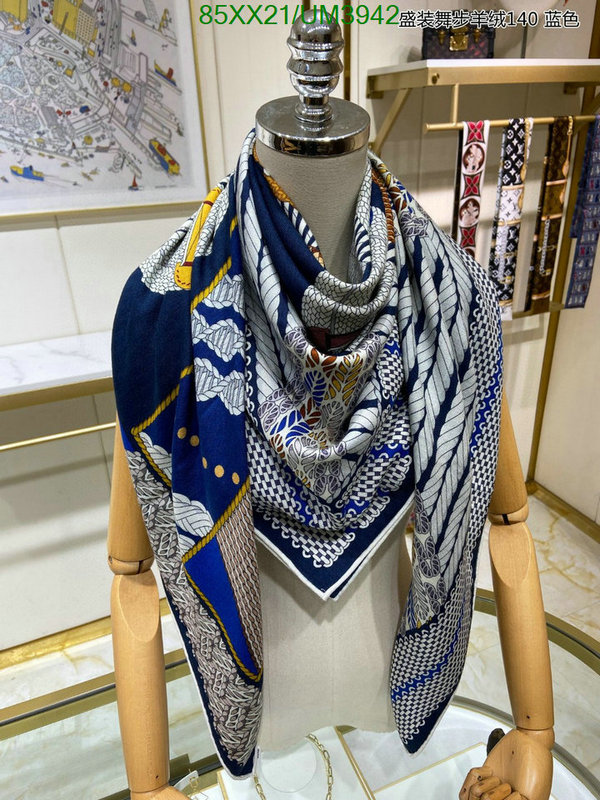 Hermes-Scarf Code: UM3942 $: 85USD