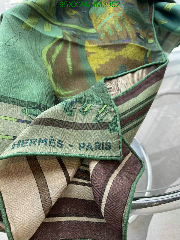 Hermes-Scarf Code: UM3952 $: 95USD