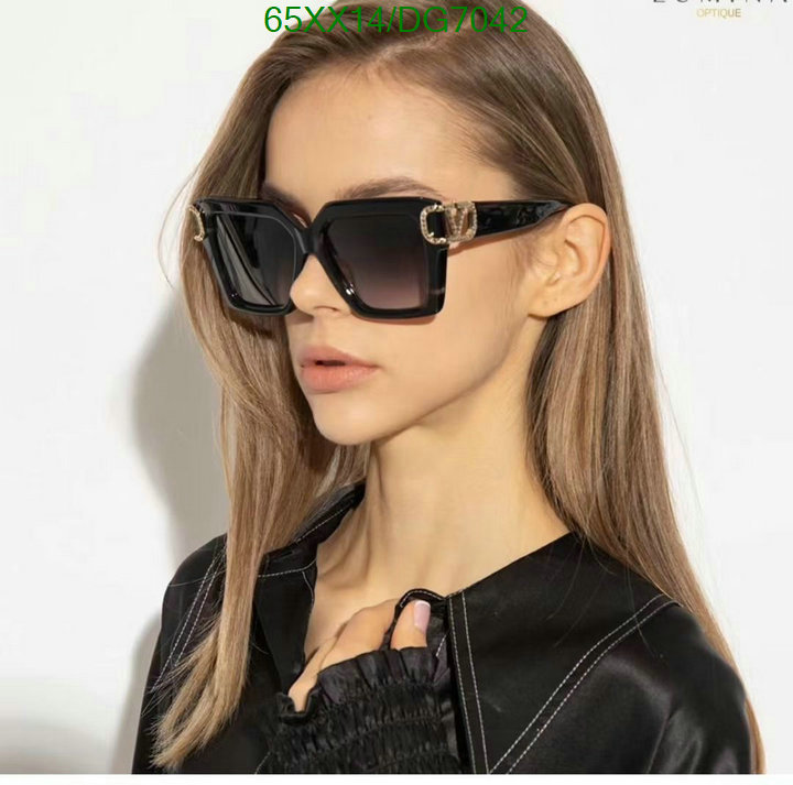 Valentino-Glasses Code: DG7042 $: 65USD