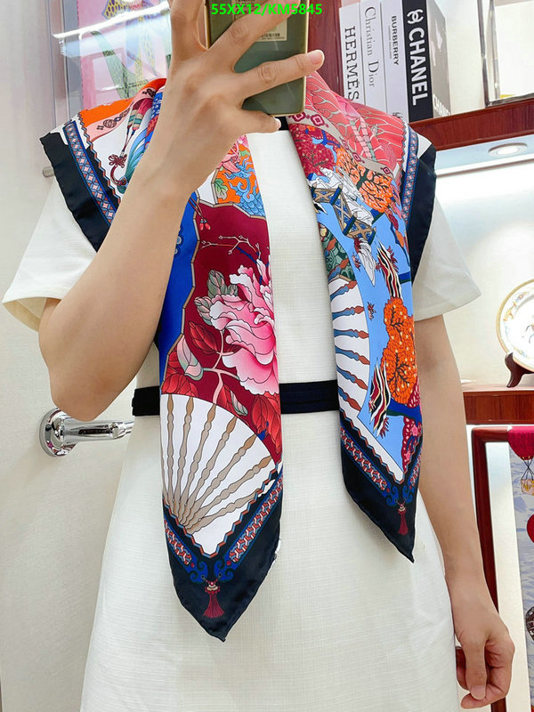 Ferragamo-Scarf Code: KM5845 $: 55USD