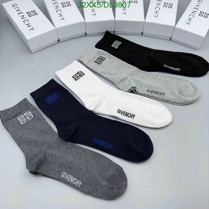 Givenchy-Sock Code: DL9807 $: 32USD