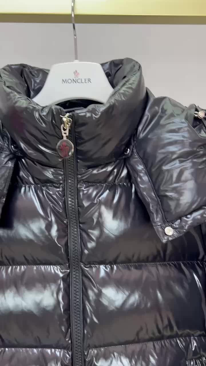 Moncler-Down jacket Women Code: AC747 $: 175USD