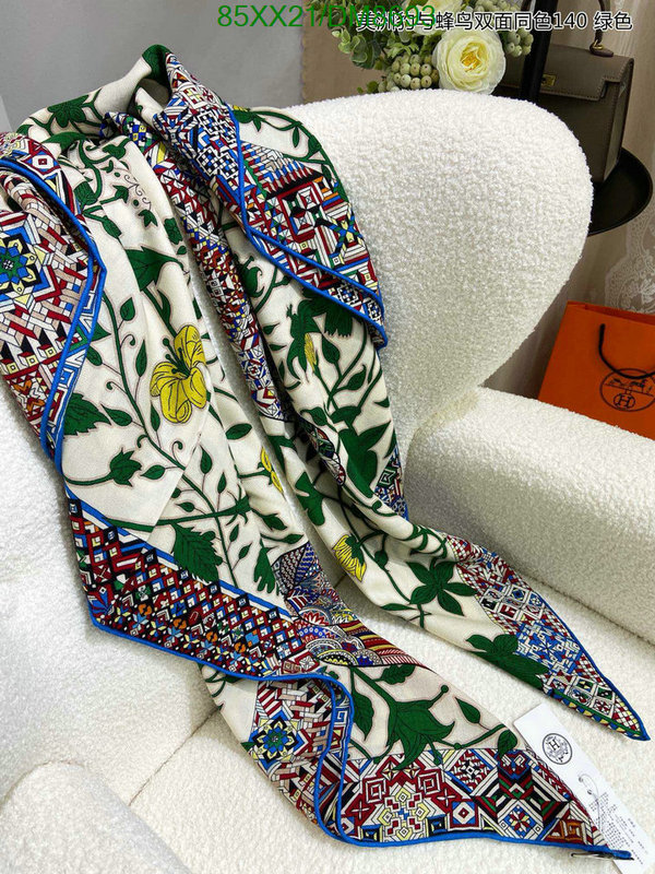 Hermes-Scarf Code: DM8693 $: 85USD