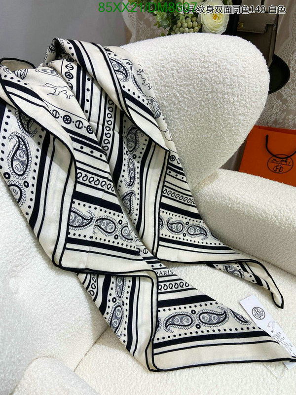 Hermes-Scarf Code: DM8697 $: 85USD