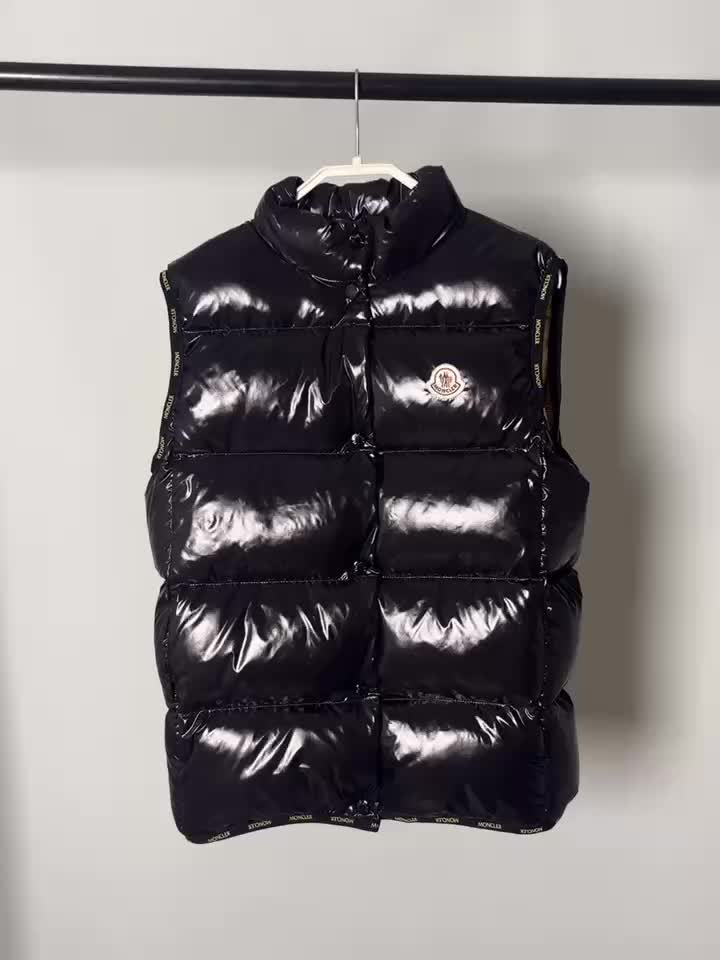 Moncler-Down jacket Women Code: AC749 $: 139USD