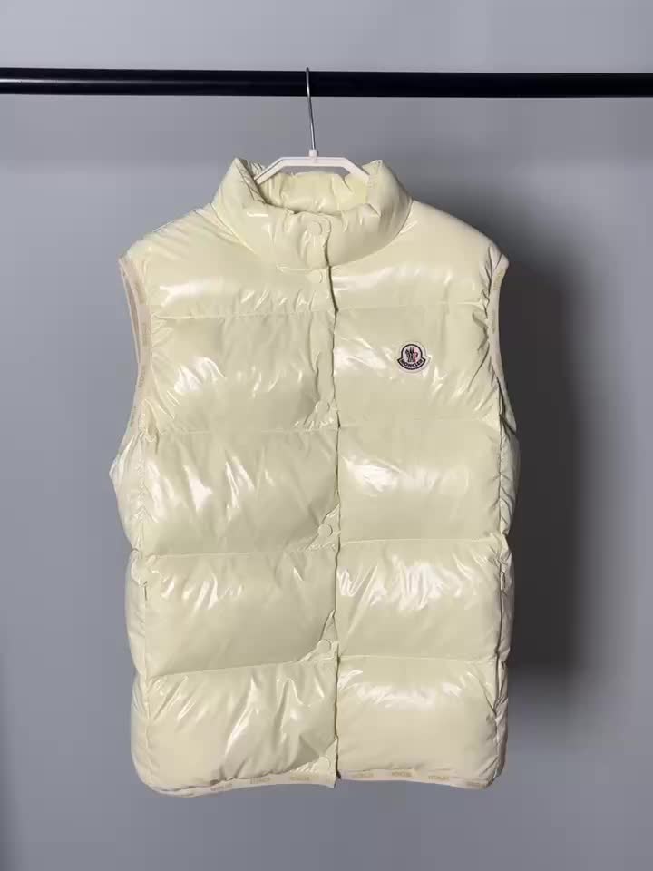 Moncler-Down jacket Women Code: AC749 $: 139USD