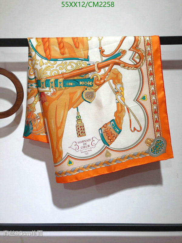 Hermes-Scarf Code: CM2258 $: 55USD