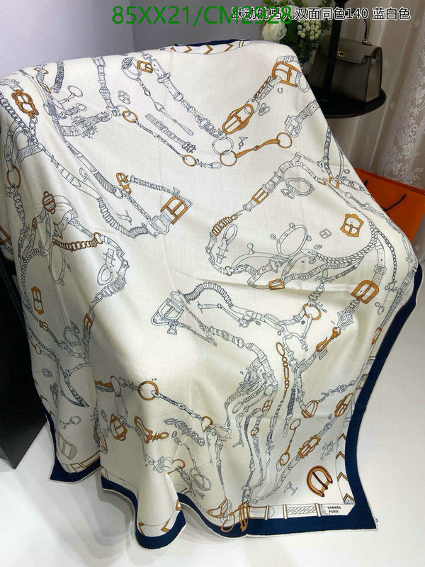 Hermes-Scarf Code: CM2928 $: 85USD