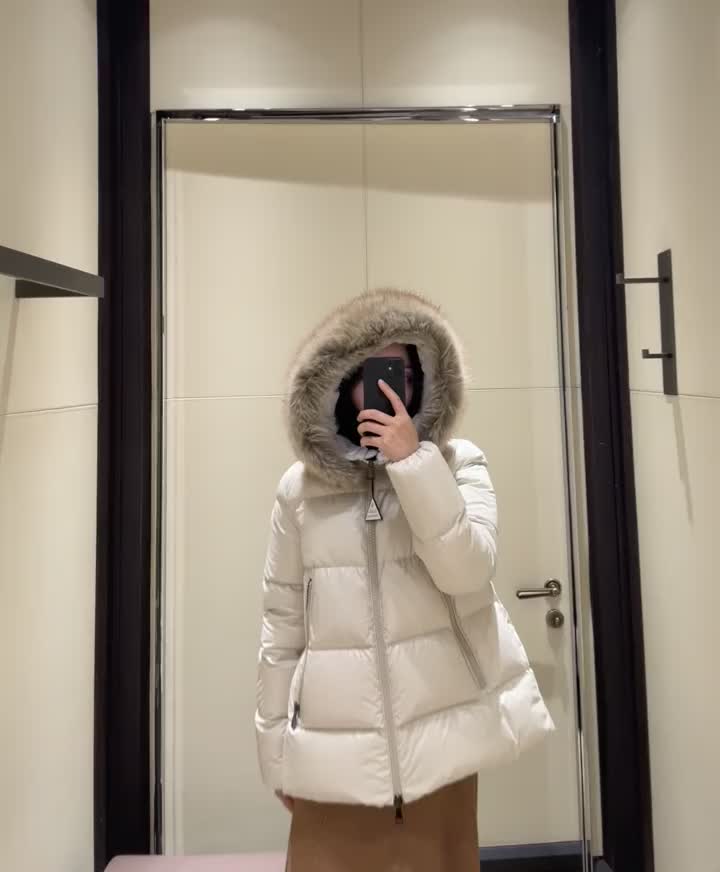 Moncler-Down jacket Women Code: CC3655 $: 219USD