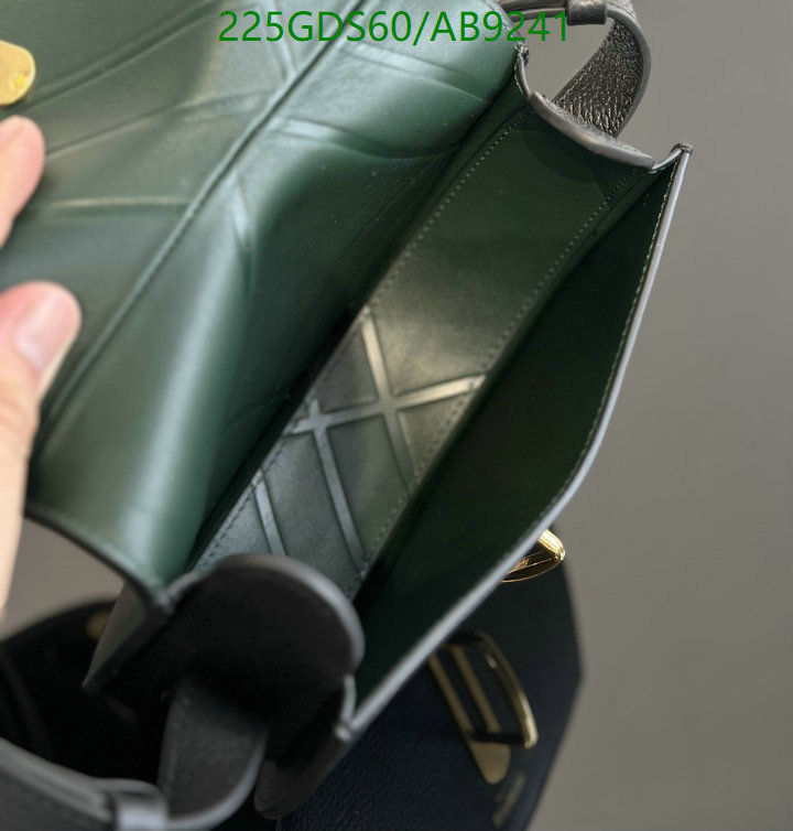 Burberry-Bag-Mirror Quality Code: AB9241 $: 225USD