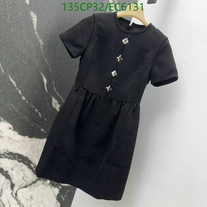 LV-Clothing Code: EC6131 $: 135USD
