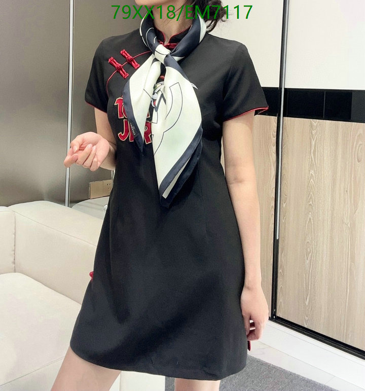 Chanel-Scarf Code: EM7117 $: 79USD