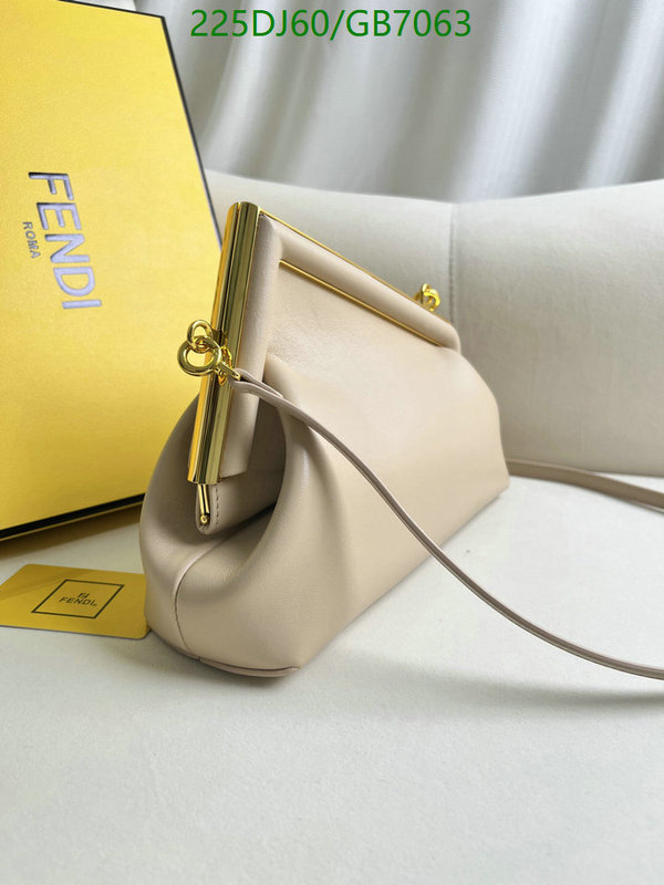 Fendi-Bag-Mirror Quality Code: GB7063 $: 225USD