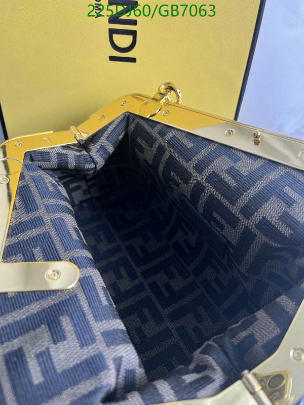 Fendi-Bag-Mirror Quality Code: GB7063 $: 225USD