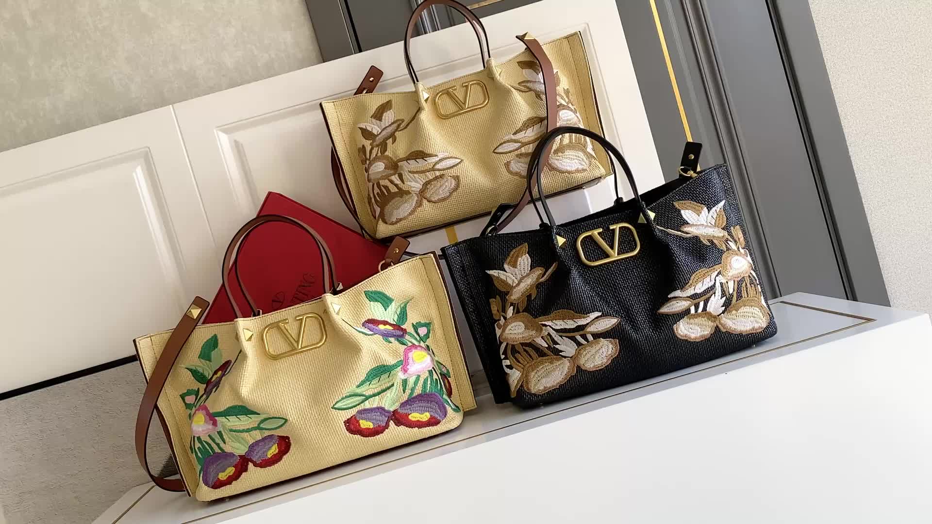 Valentino-Bag-4A Quality Code: GB8763 $: 129USD
