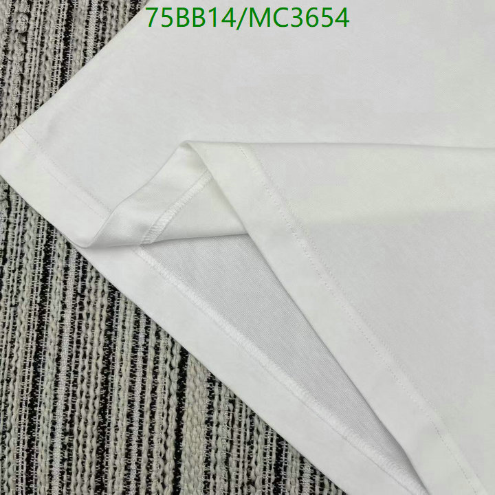 Burberry-Clothing Code: MC3654 $: 75USD