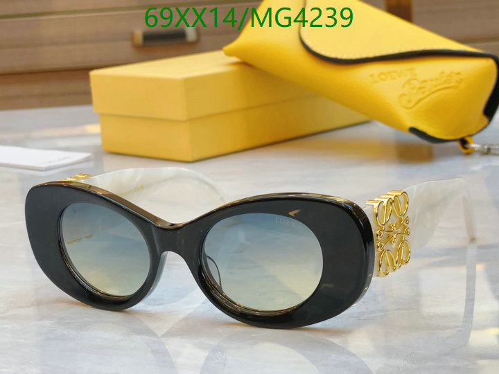 Loewe-Glasses Code: MG4239 $: 69USD
