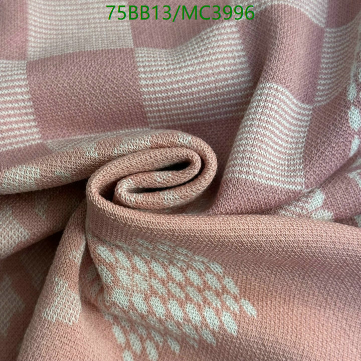 LV-Clothing Code: MC3996 $: 75USD