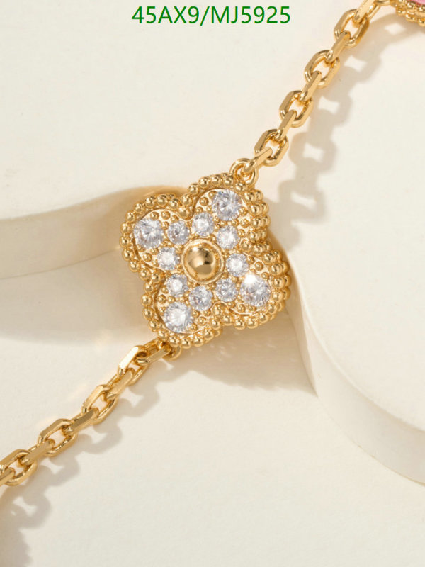 Van Cleef & Arpels-Jewelry Code: MJ5925 $: 45USD