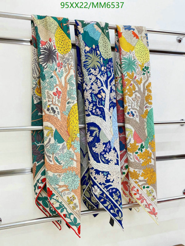 Hermes-Scarf Code: MM6537 $: 95USD