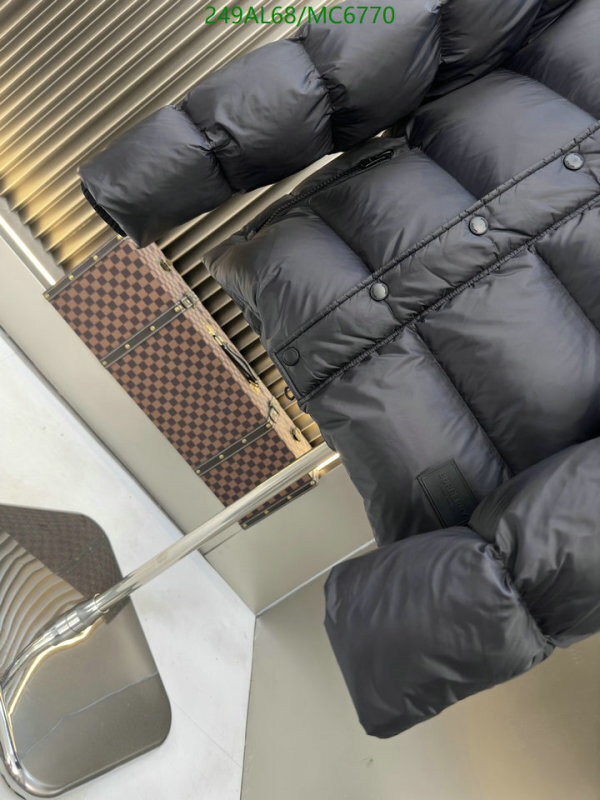 Burberry-Down jacket Women Code: MC6770 $: 249USD
