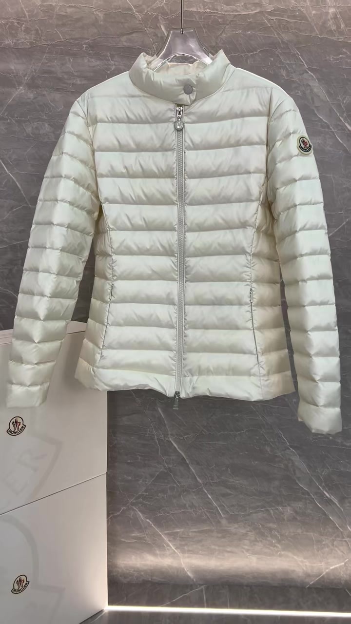 Moncler-Down jacket Women Code: MC6785 $: 155USD