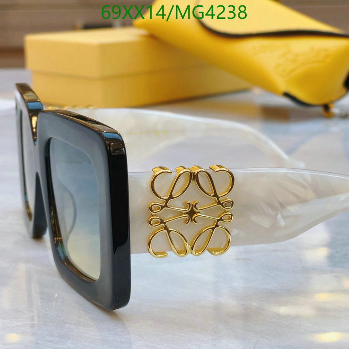 Loewe-Glasses Code: MG4238 $: 69USD