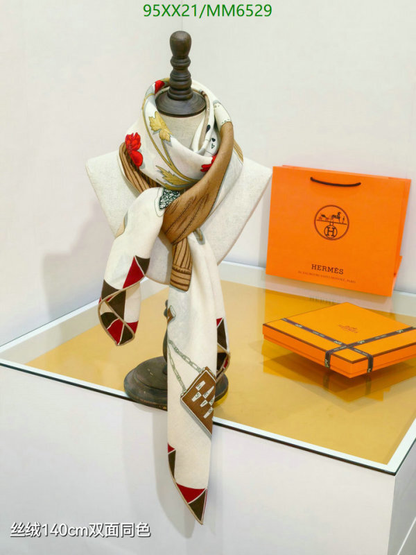 Hermes-Scarf Code: MM6529 $: 95USD