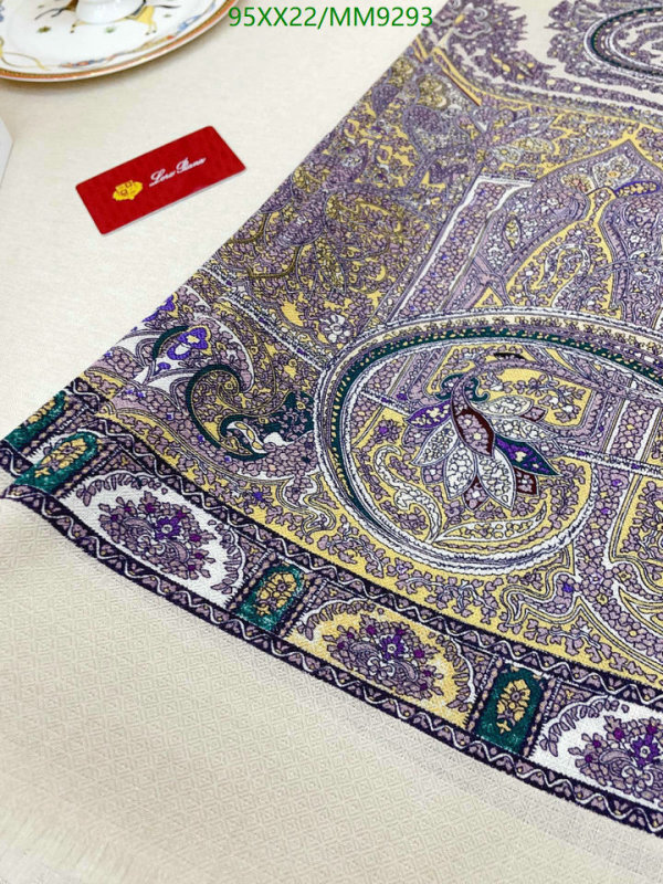 Loro Piana-Scarf Code: MM9293 $: 95USD