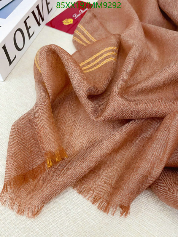 Loro Piana-Scarf Code: MM9292 $: 85USD